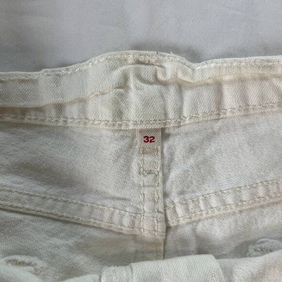 Levi's White Mid Rise Cuff Leg Cotton Jean Shorts | Size 14/32 - Picture 3 of 6
